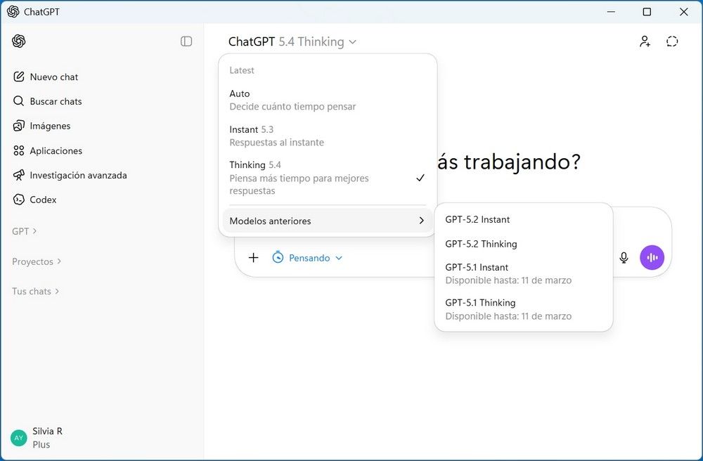 Interfaz de ChatGPT 5.4 mostrando menú de modelos con GPT-5 en entrenamiento.