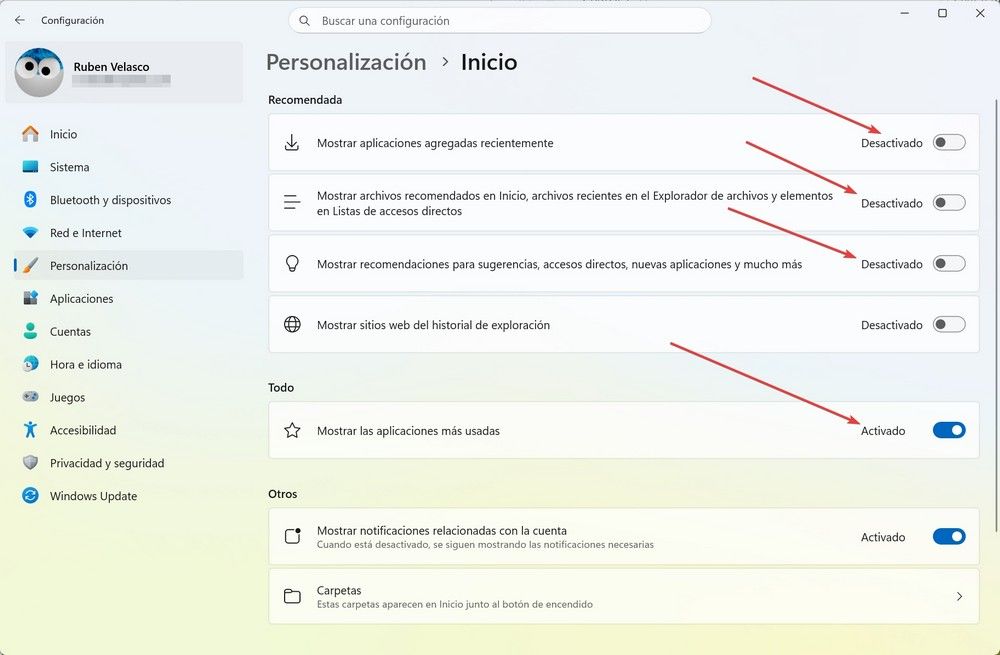 Configuración de inicio de Windows 11 con opciones de personalización y sugerencias IA desactivadas.