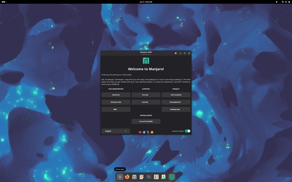 Pantalla de bienvenida de Manjaro Linux con fondo azul y menú de opciones.