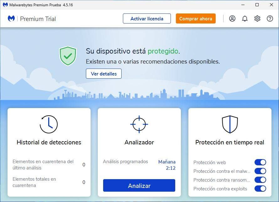 Interfaz de Malwarebytes Premium Trial mostrando estado protegido y opciones de análisis.