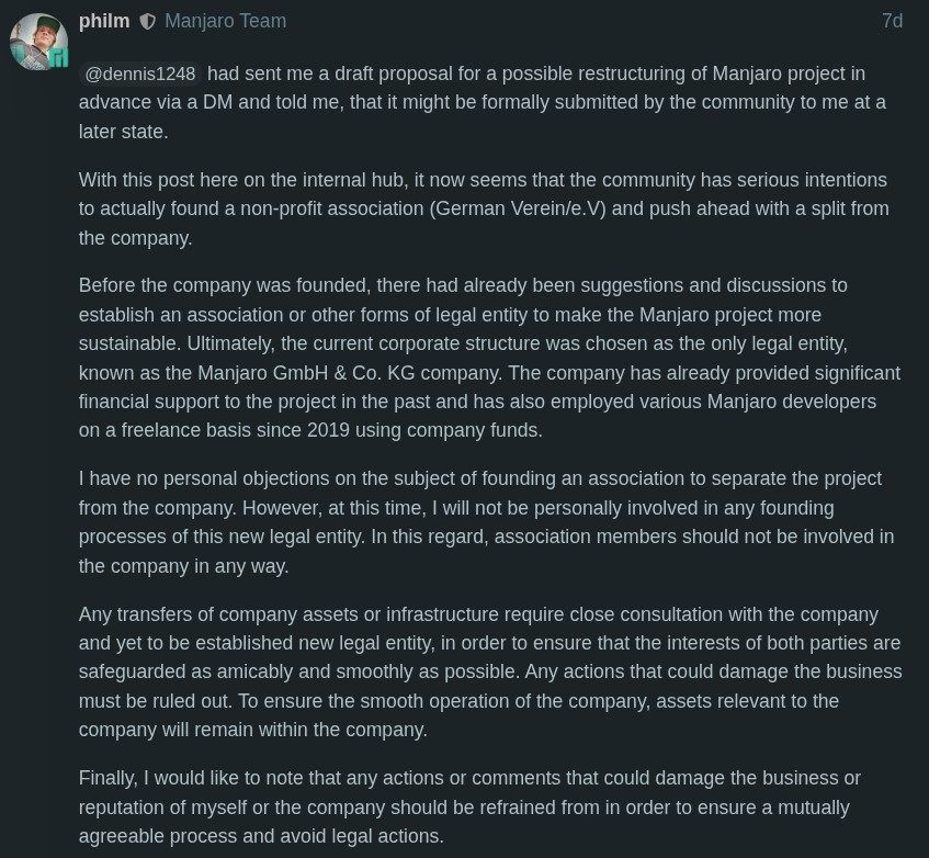 Texto de un post en foro con discusión sobre Manjaro y propuesta de reestructuración.