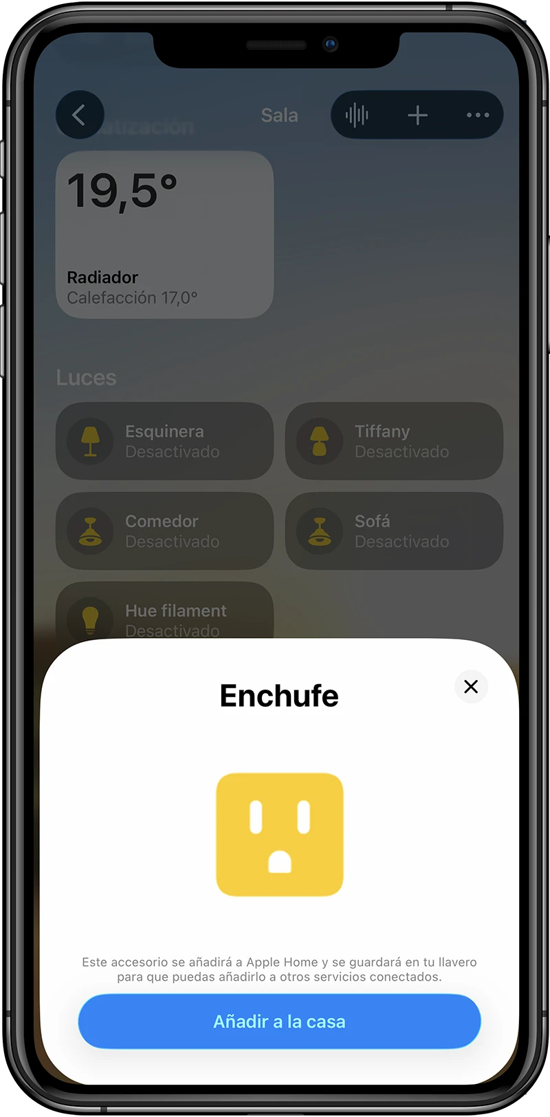 El SOnoff Mini Duo entre mis dedos