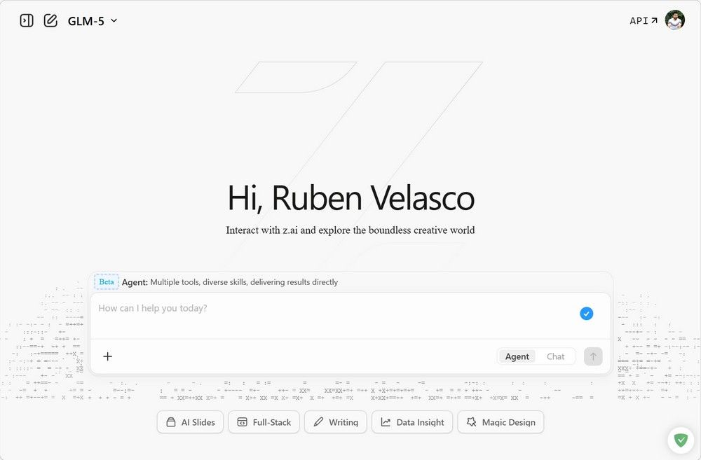 Interfaz de chat GLM-5 con mensaje de bienvenida para Ruben Velasco.