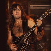 MANOWAR y Joey DeMaio se despiden de Ross The Boss: «Dejó su huella en el Heavy Metal y en el Punk»