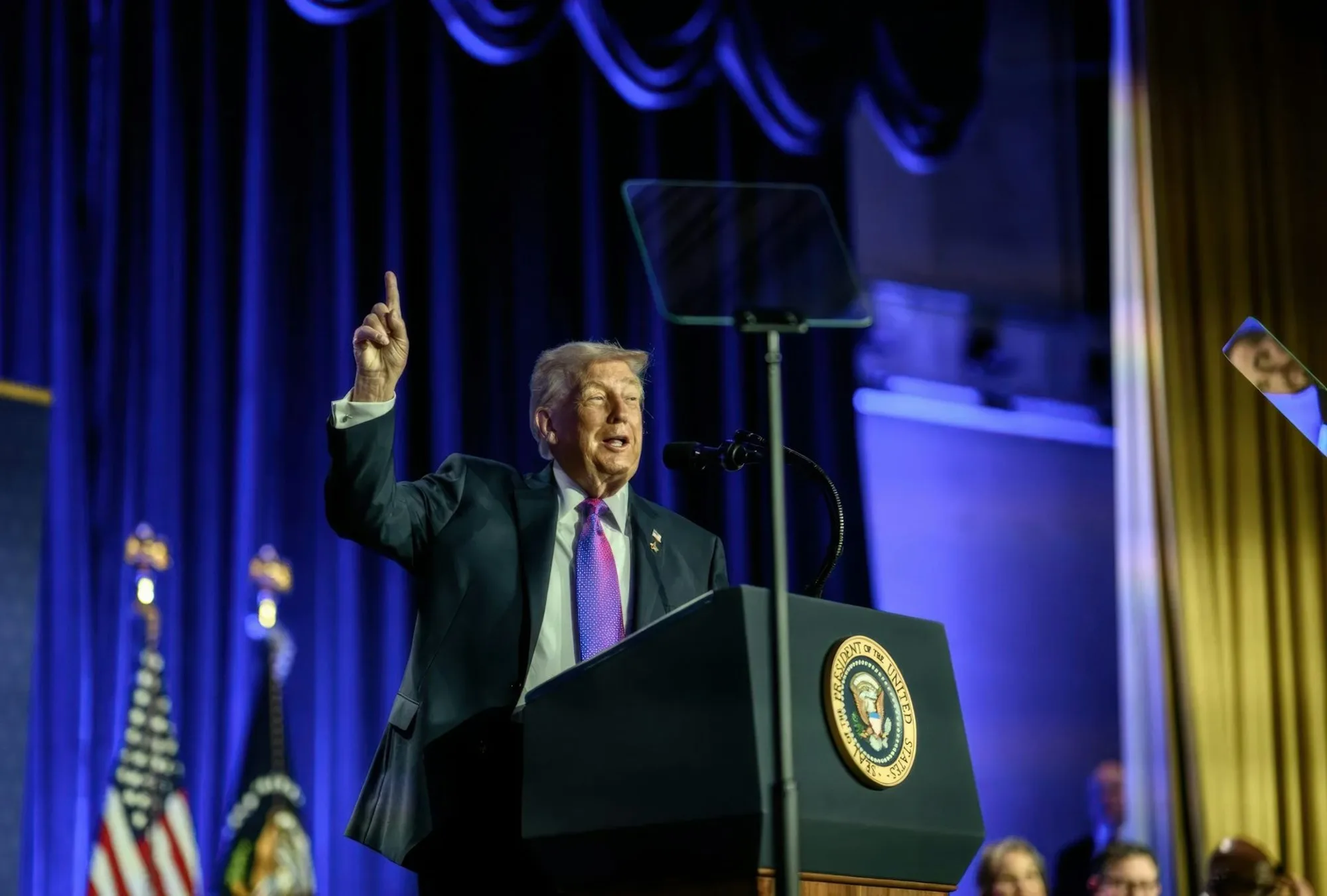 Trump se crea sus propios dolores de cabeza: golpea al petróleo, amenaza la economía global y ya no sabe cuándo acabará la guerra