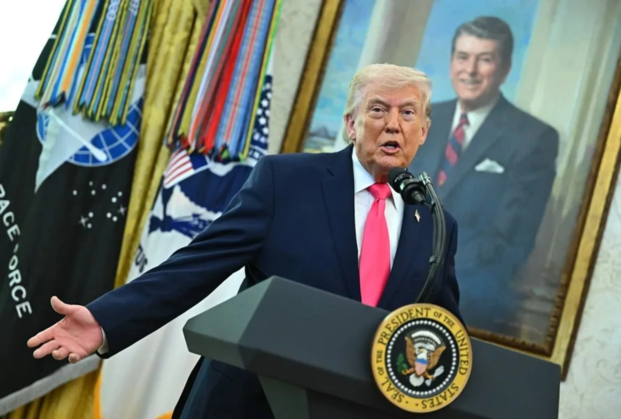 Un Trump lleno de groserías amenaza a Irán con ‘el infierno’ si no reabre el estrecho de Ormuz Un Trump lleno de groserías amenaza a Irán con ‘el infierno’ si no reabre el estrecho de Ormuz