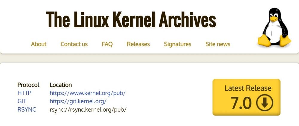 Captura de pantalla de la web de The Linux Kernel Archives, mostrando el logo de Tux y la versión 7.0 de la última publicaci.