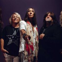 TESLA anuncia «Homage», su disco de versiones con clásicos de Elvis, QUEEN, LYNYRD SKYNYRD y más