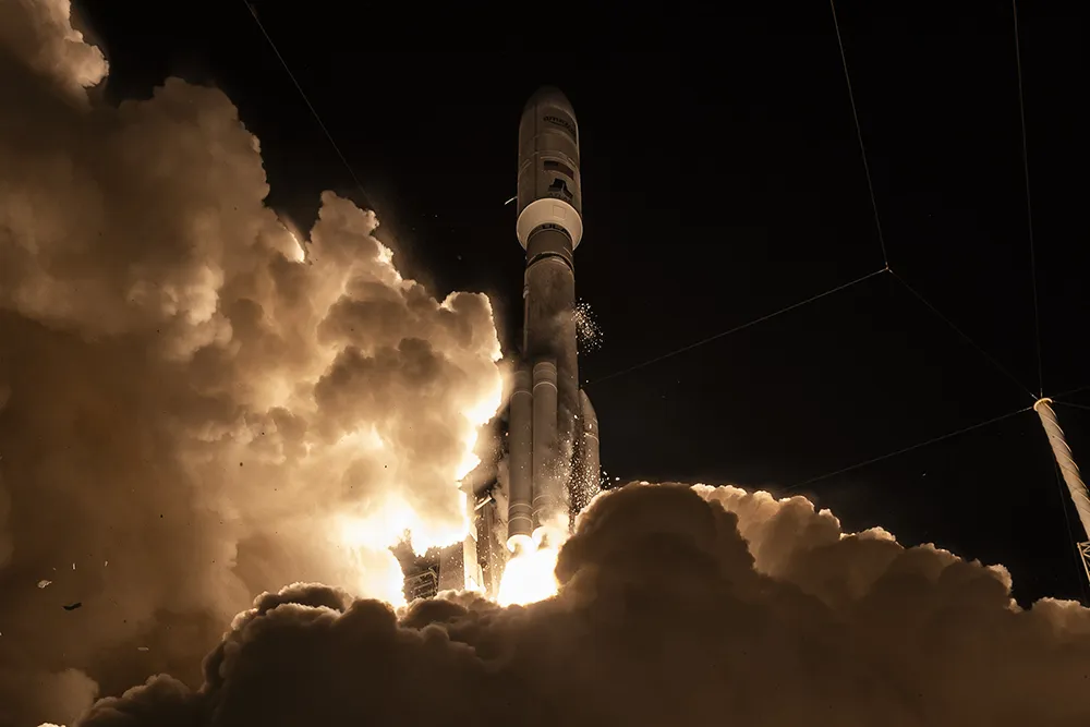 Amazon Leo pone 61 satélites en órbita en un par de días con sendos lanzamientos en un Atlas V y en un Ariane 64 pero aún así no va a llegar a tiempo