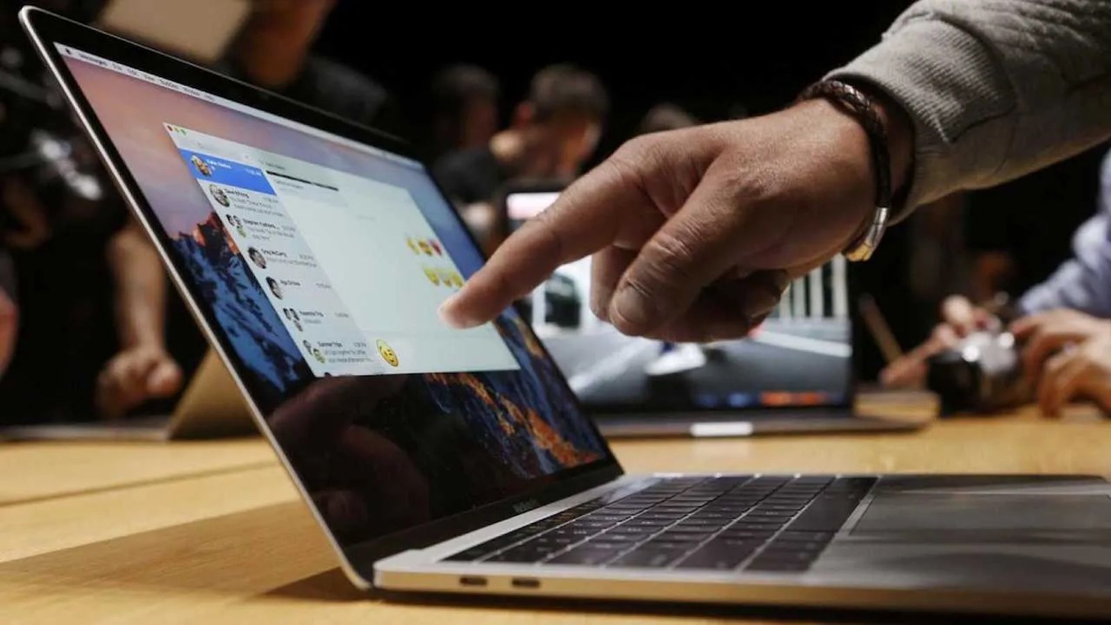 MacBook con pantalla táctil