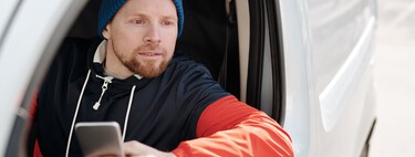 Un camionero ante los tiempos de descanso en el camión: "Algunas empresas se ofrecen a pagarnos la multa si no paramos a descansar. Lo hacen con gusto con tal de que llegue antes la mercancía"