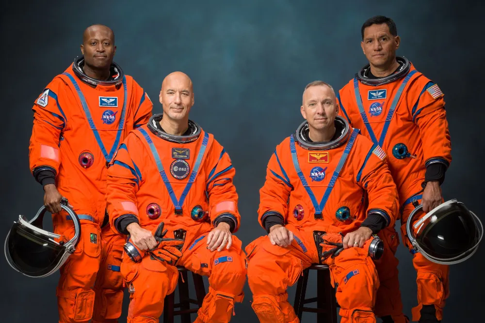 La NASA presenta la tripulación de la misión Artemisa III, la que tiene que probar los aterrizadores lunares, que incluye un astronauta de la ESA