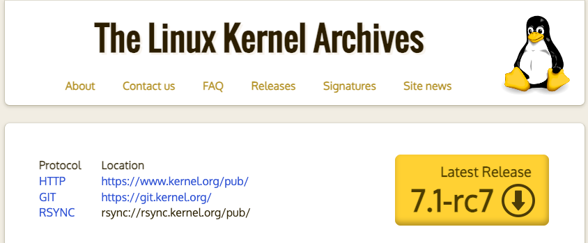 Interfaz web de The Linux Kernel Archives que muestra el botón de descarga para la versión 7.1-rc7 junto al logotipo de Tux y enlaces de protocolo.