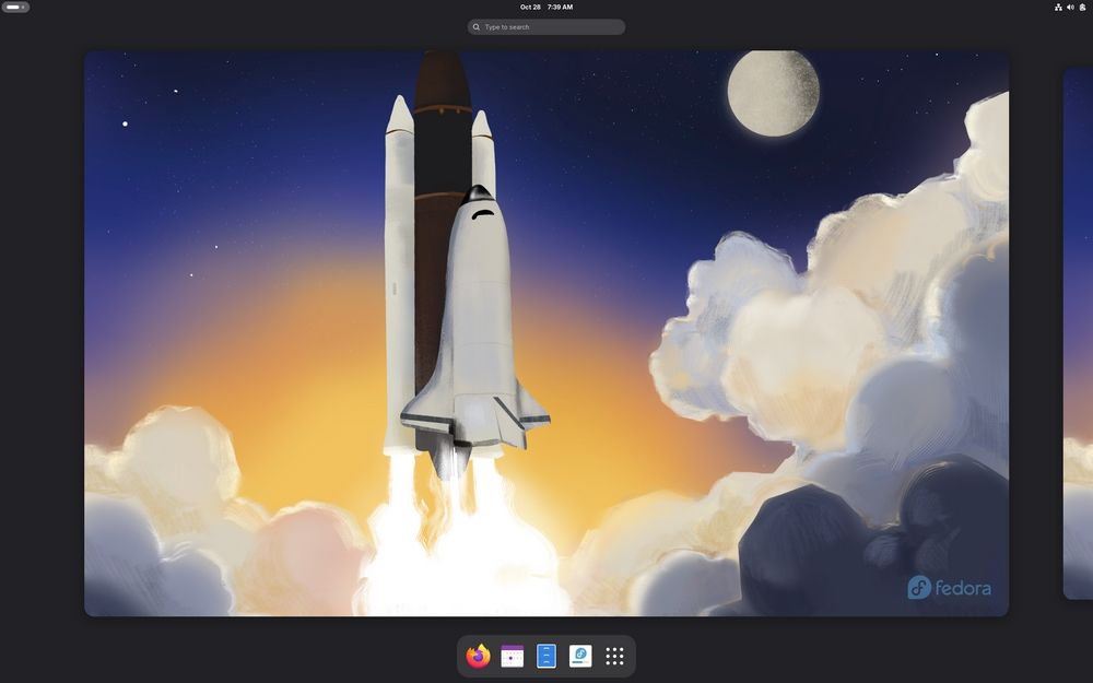 Escritorio de Fedora 43 con un fondo de pantalla con un cohete y el dock de aplicaciones en la parte inferior.