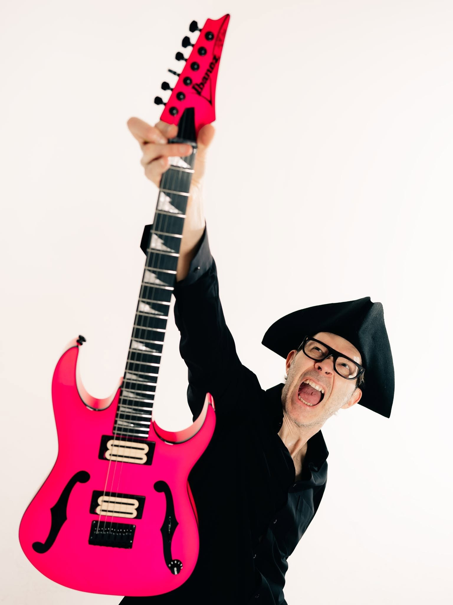 Paul Gilbert llega a Chile en septiembre con la gira del álbum WROC