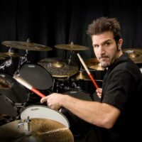 Charlie Benante de ANTHRAX explica el sonido de «Cursum Perficio»: «Diferentes eras, estados de ánimo e ideas»