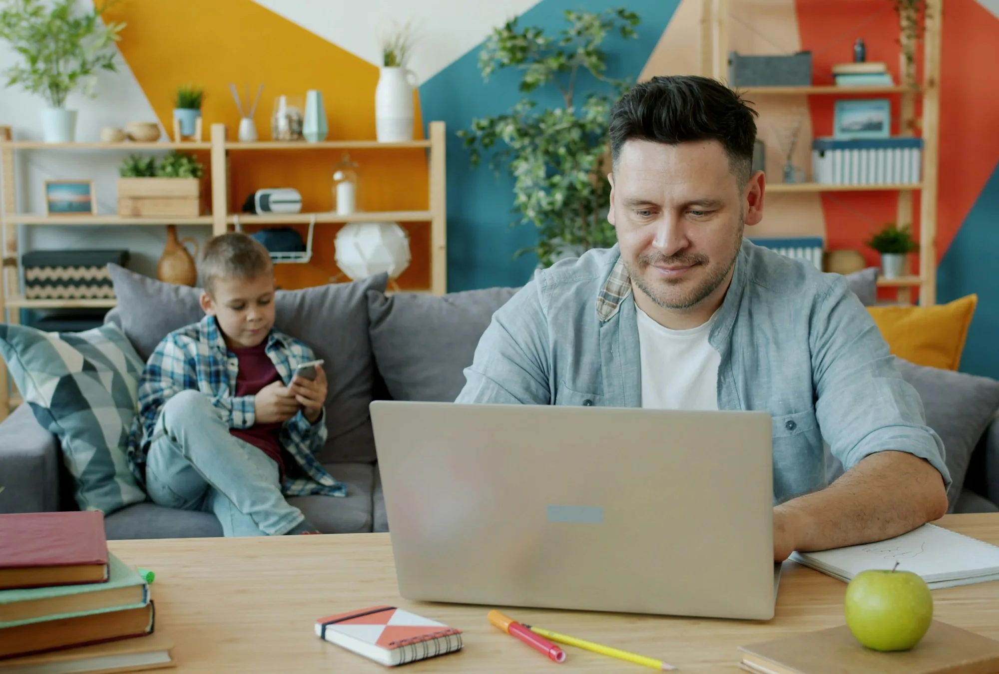 Cinco estrategias para que los padres emprendedores equilibren negocio y familia Cinco estrategias para que los padres emprendedores equilibren negocio y familia