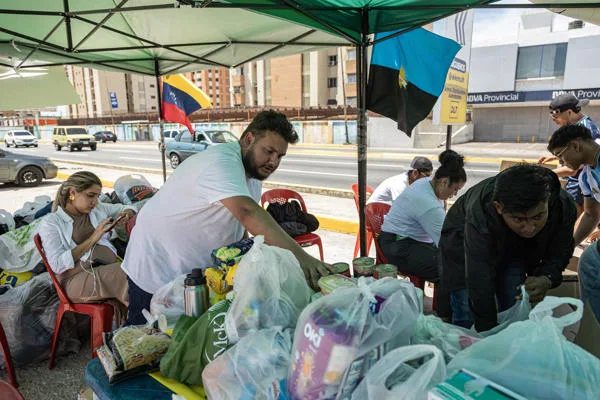 Organizaciones humanitarias internacionales ya coordinan la distribución de alimentos, medicinas y refugios para las familias afectadas en Venezuela | Imagen: EFE