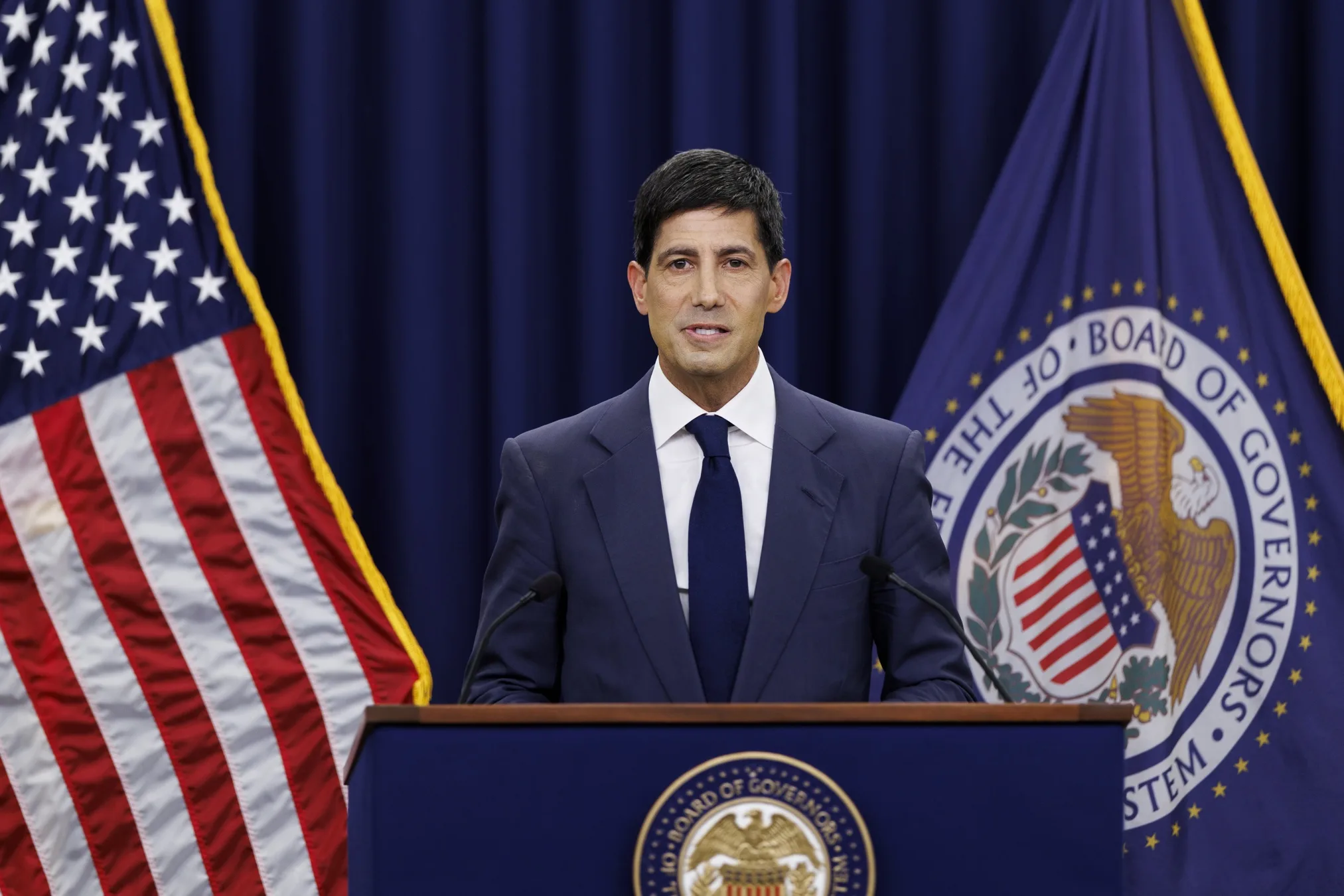 Nuevo rumbo en la Fed: Warsh elimina señales al mercado y crea grupos de trabajo para estudiar el impacto de la IA en la economía