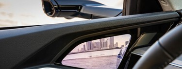 Adiós a los retrovisores tradicionales: por qué pronto llevaremos una cámara en vez de un espejo en el coche